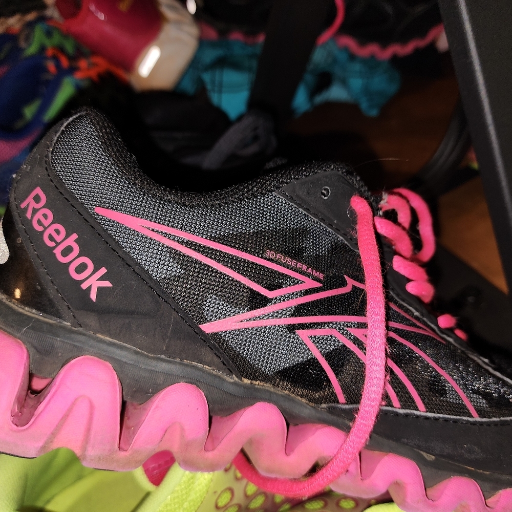 ReebokZigs lite breast cancer edition